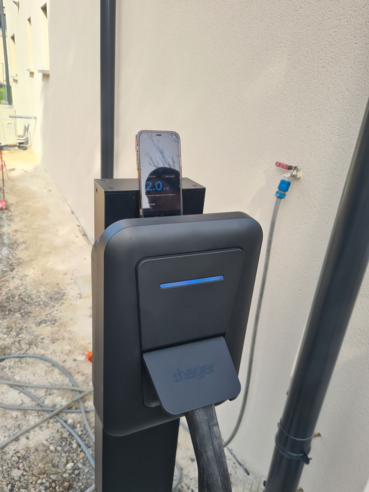 Borne de recharge | Elec Habitat Service | Installateur de borne de recharge pour voiture électrique à Grenoble