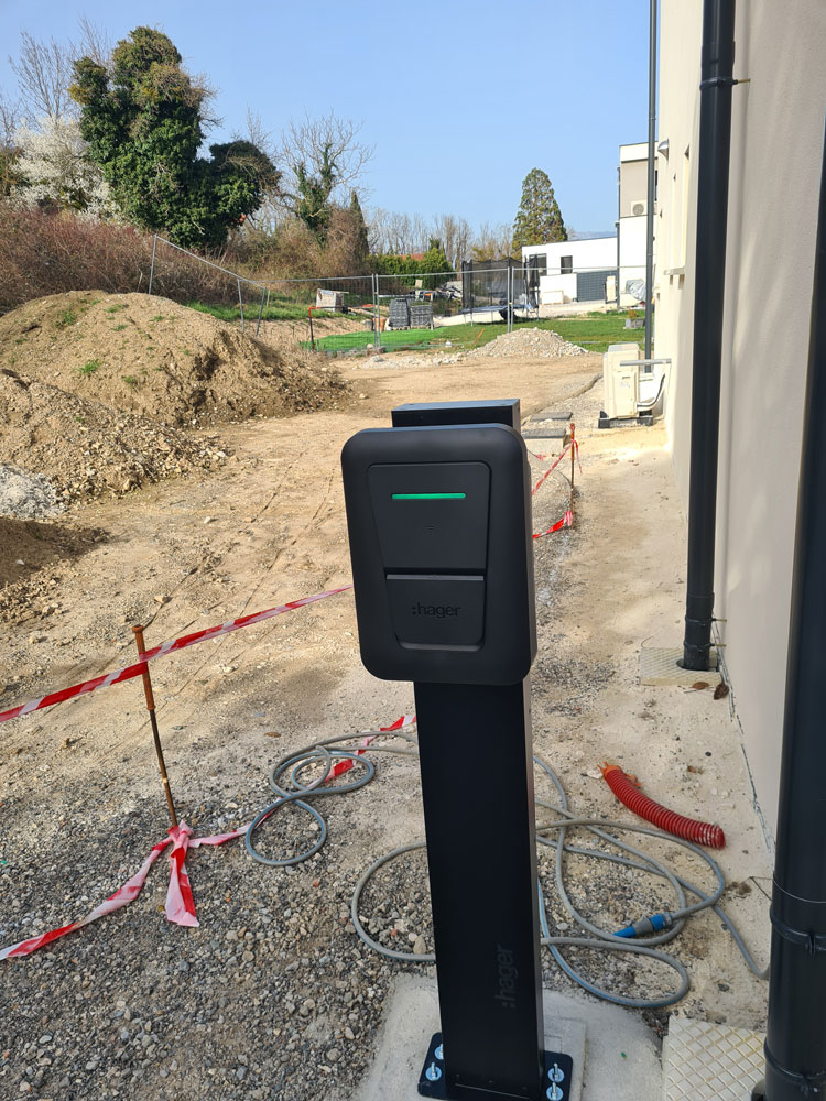 Borne de recharge | Elec Habitat Service | Installateur de borne de recharge pour voiture électrique à Grenoble