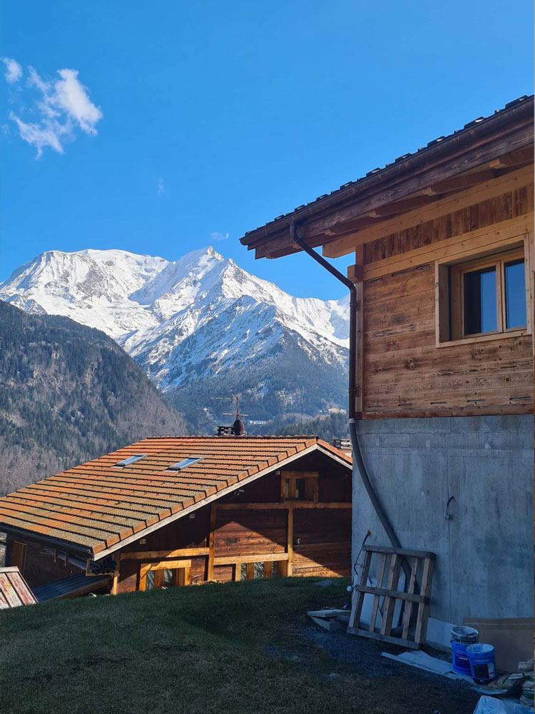 Chalet en Oisans avec vue sur le Mont Blanc enneigé
